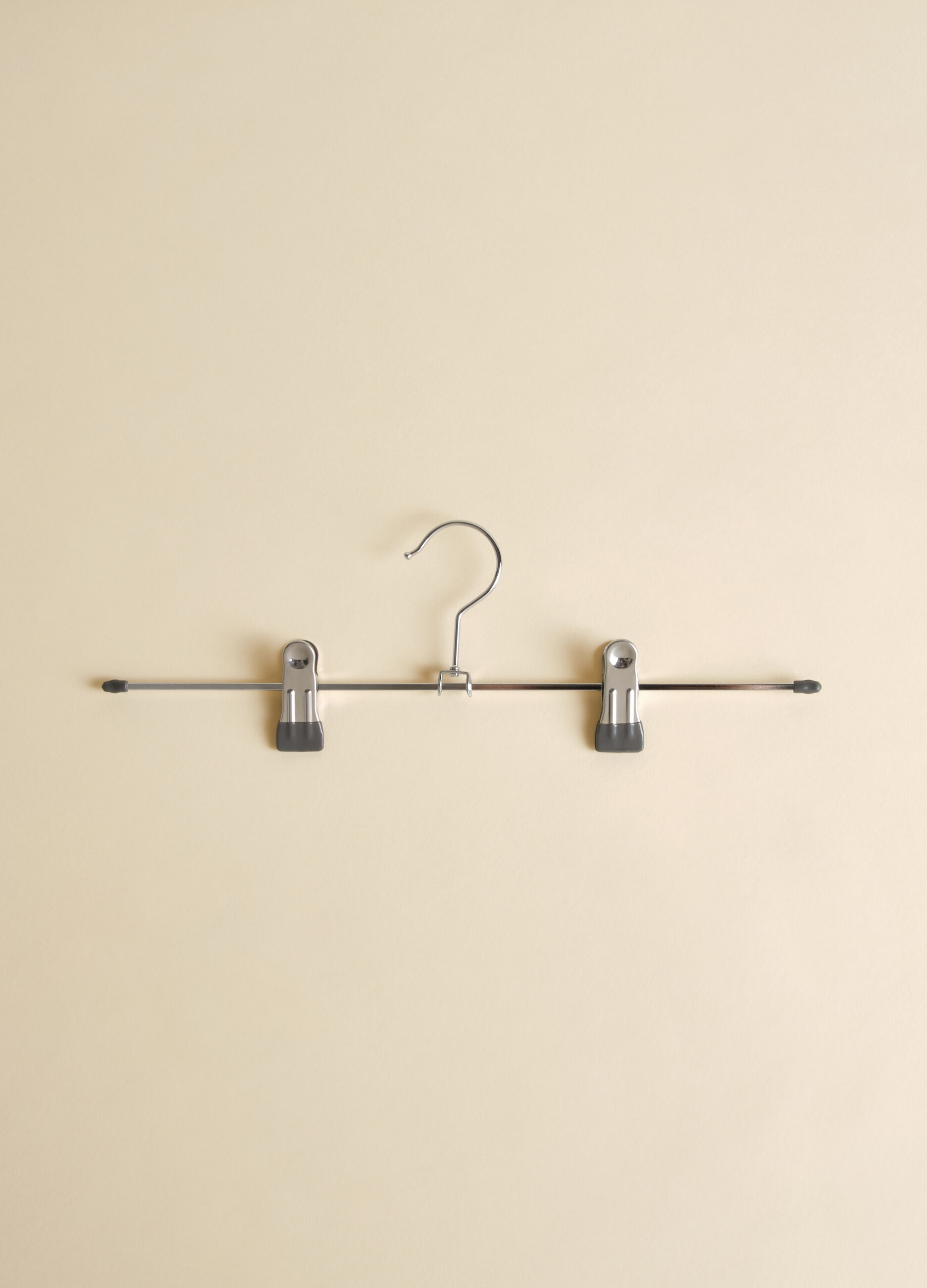 2-pack hangers with clips_1