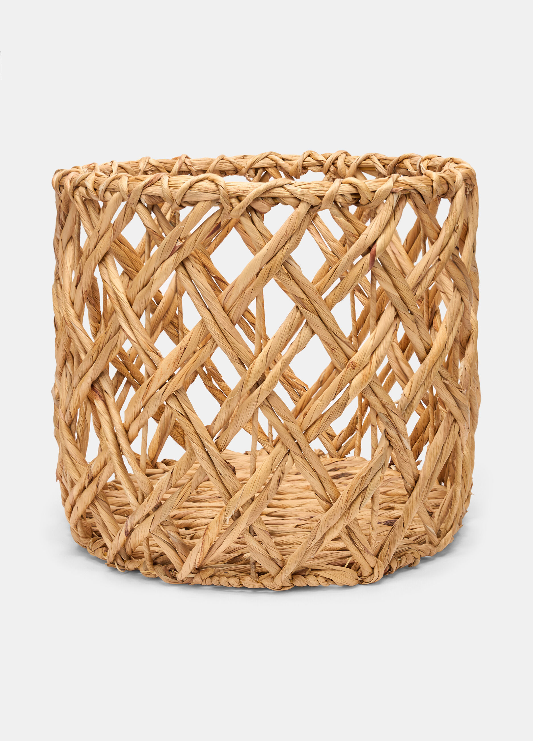 Large woven straw basket_0