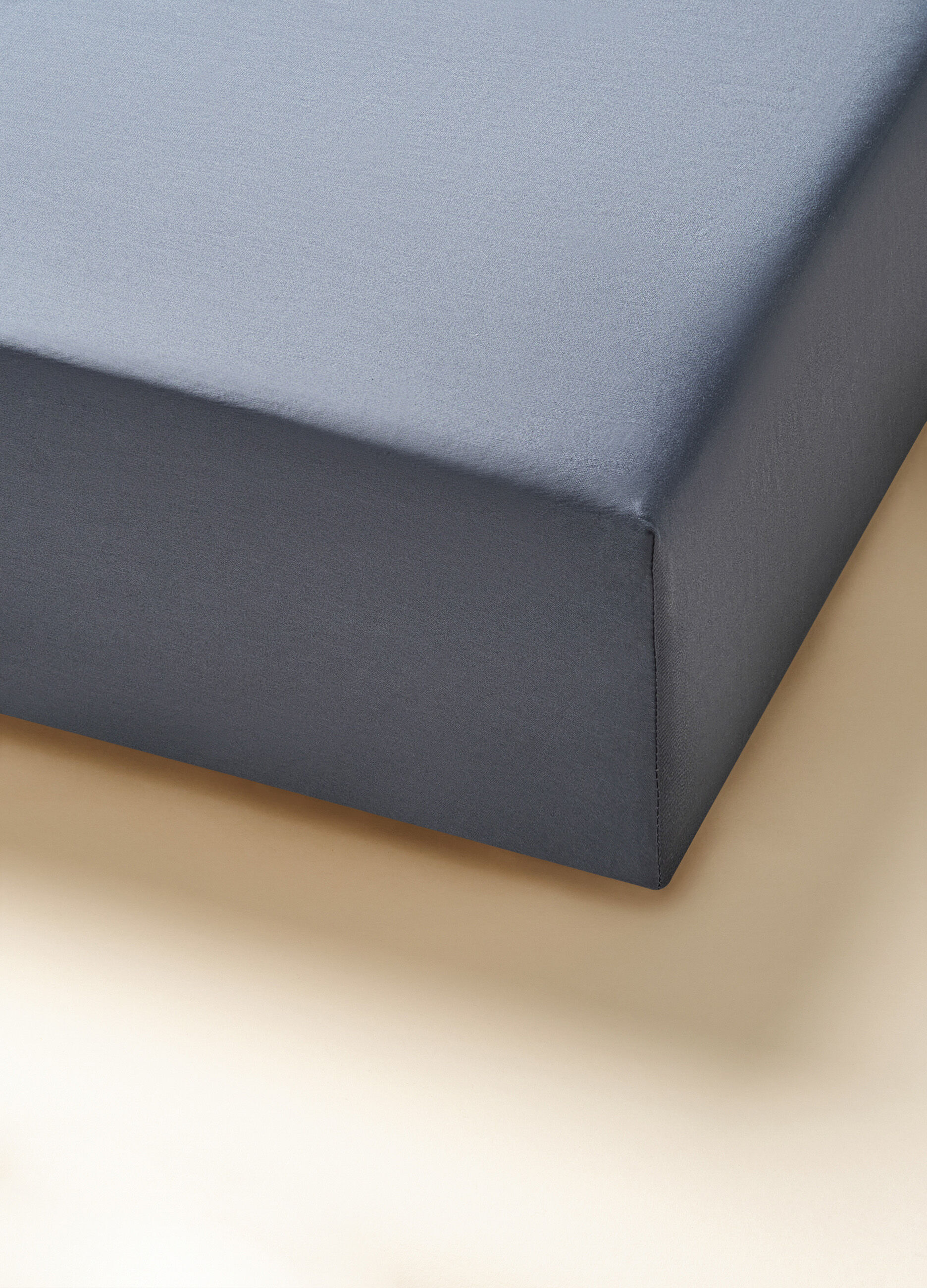 Double bed fitted sheet in 100% cotton satin tc220_1