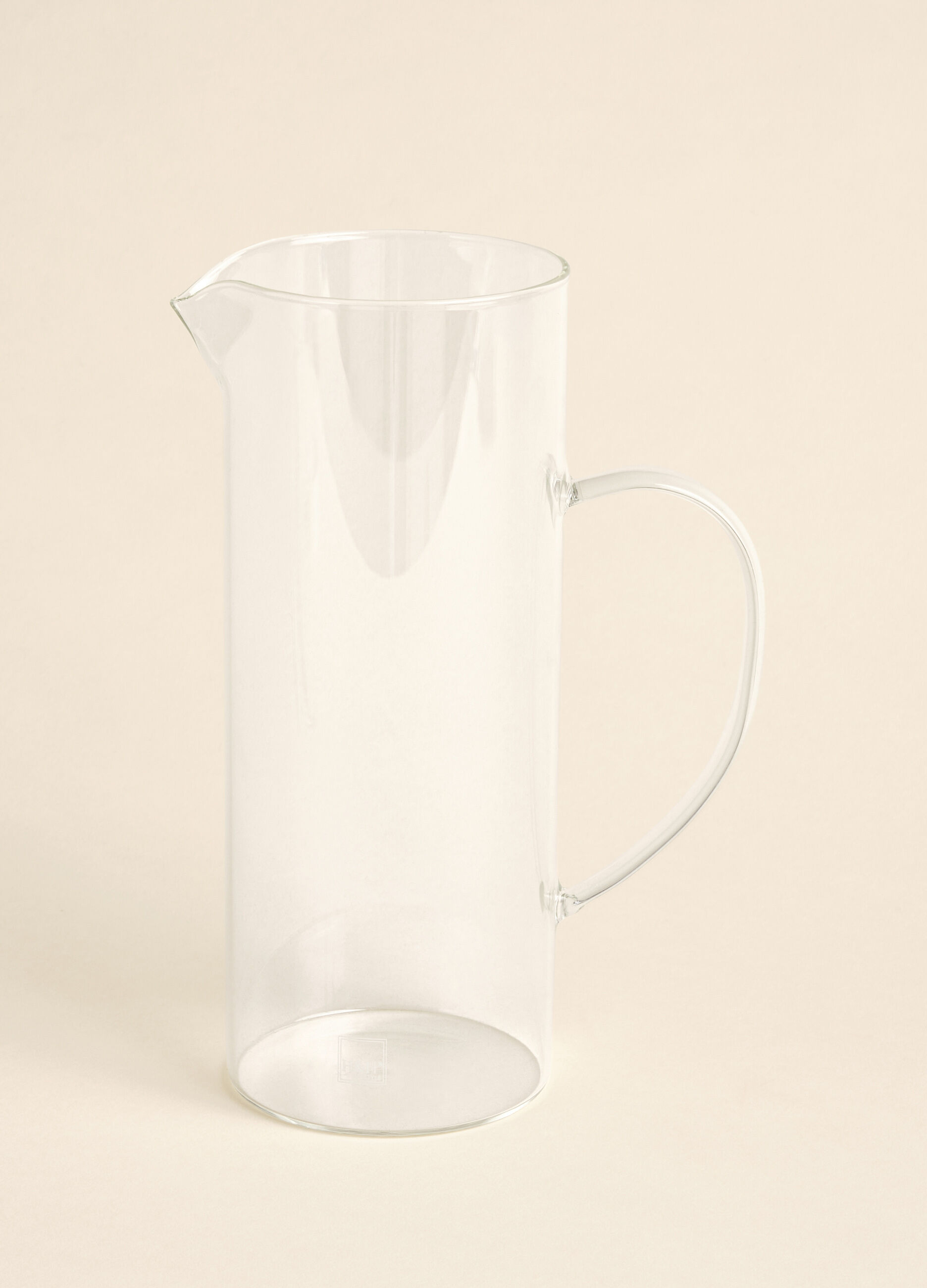 Kitchen jug with handle_1