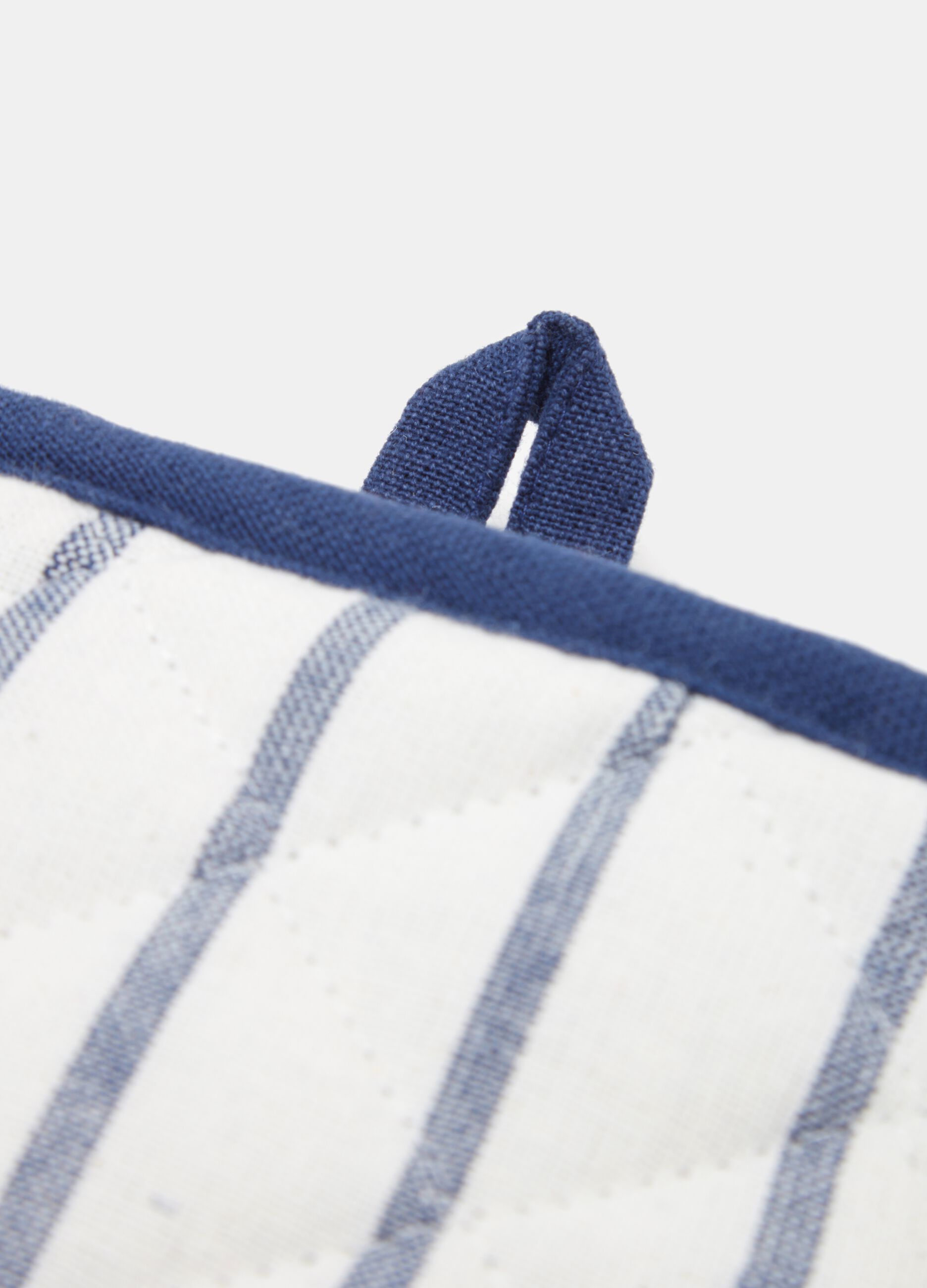Glove with stripes_1