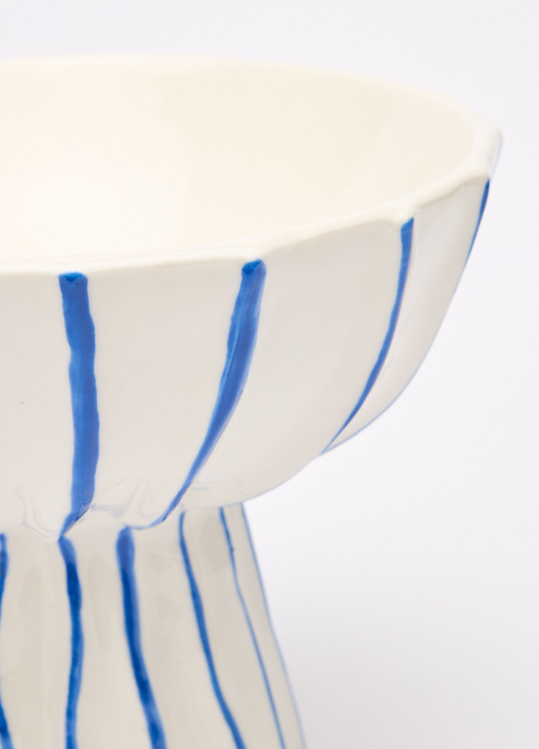 Vaso a coppa in ceramica a righe_1