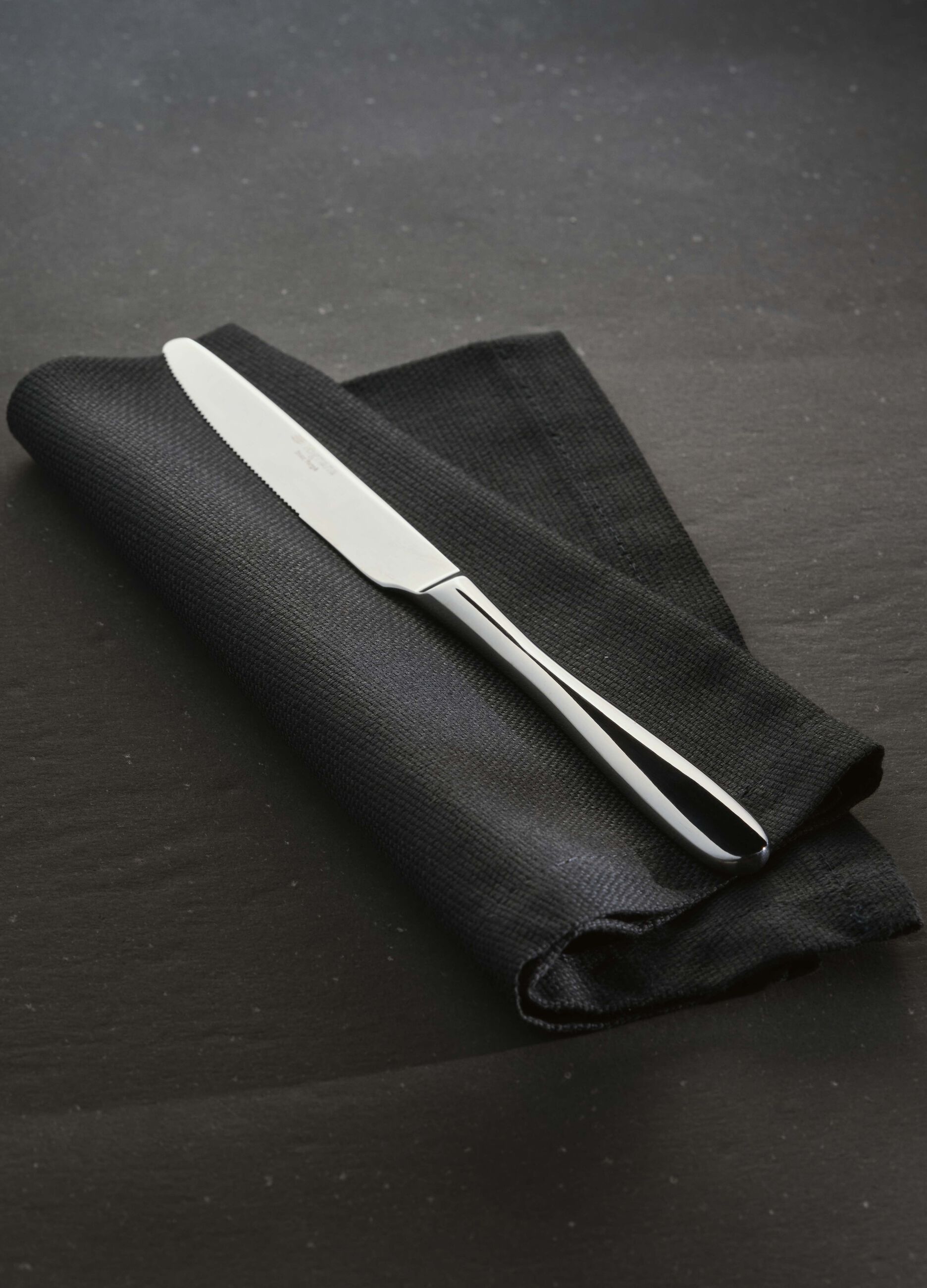 Coltello da tavola in acciaio_0