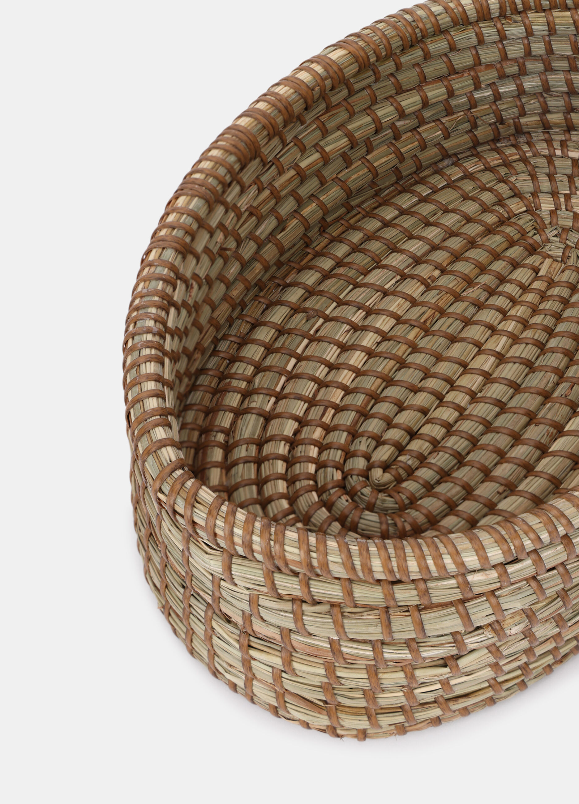 Cesta ovale intrecciata in materiale naturale_1