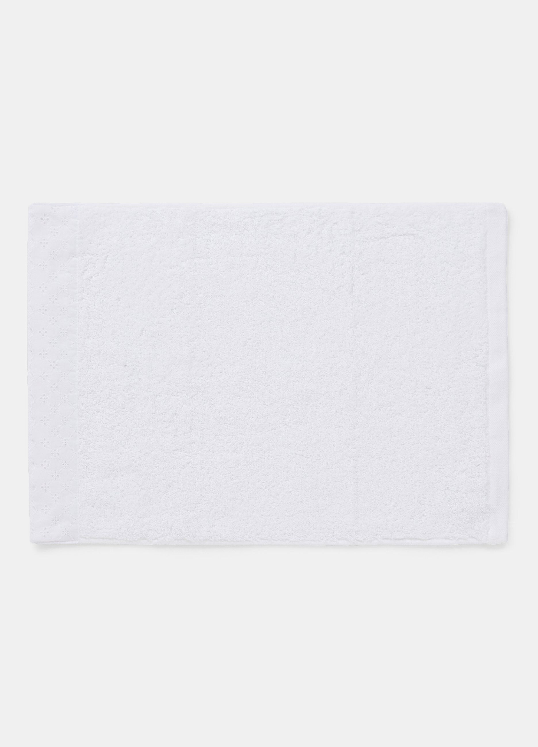 Towel with broderie anglaise insert Made in Portugal_1