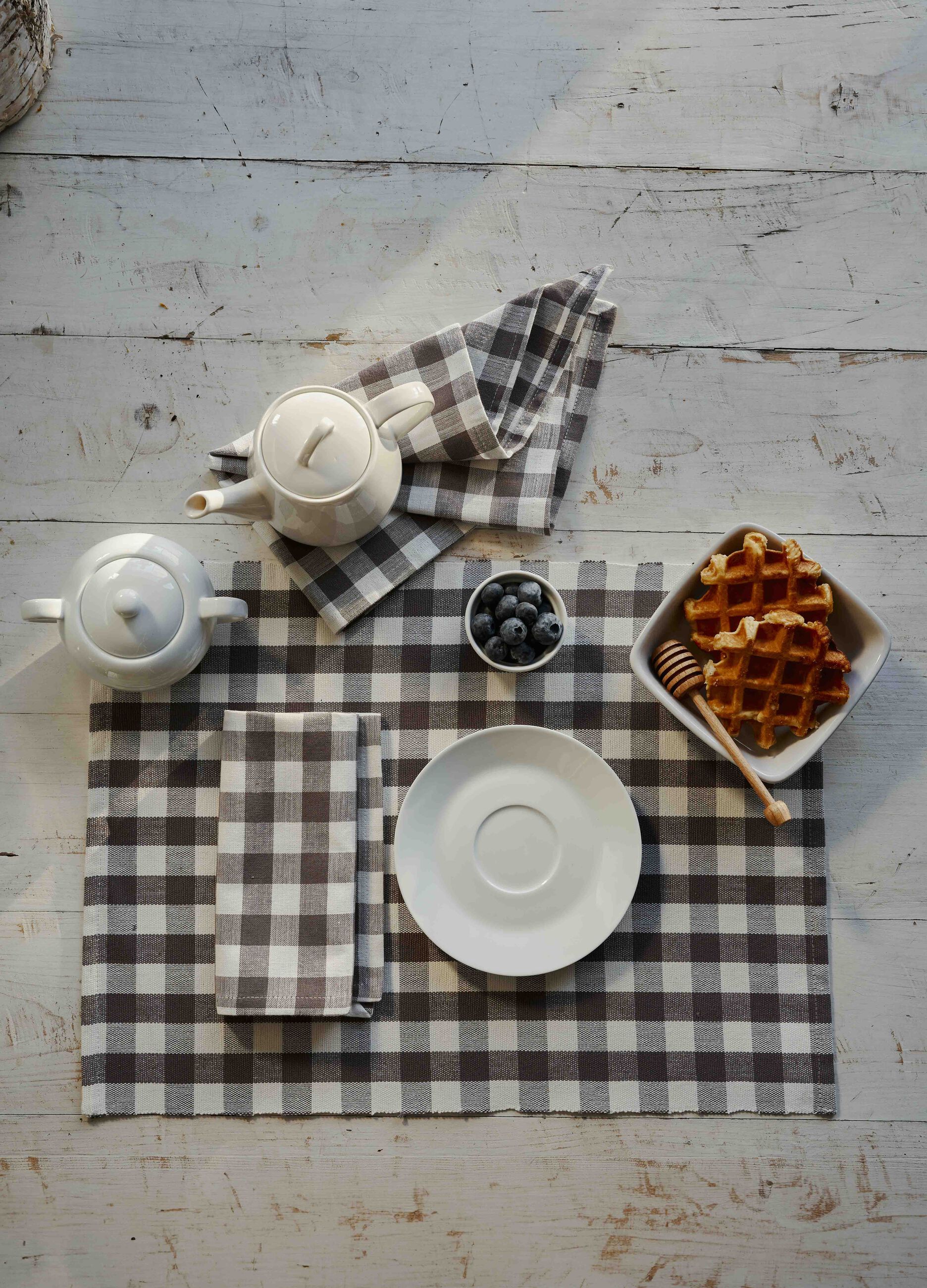 Piatto piano Ambiente in porcellana