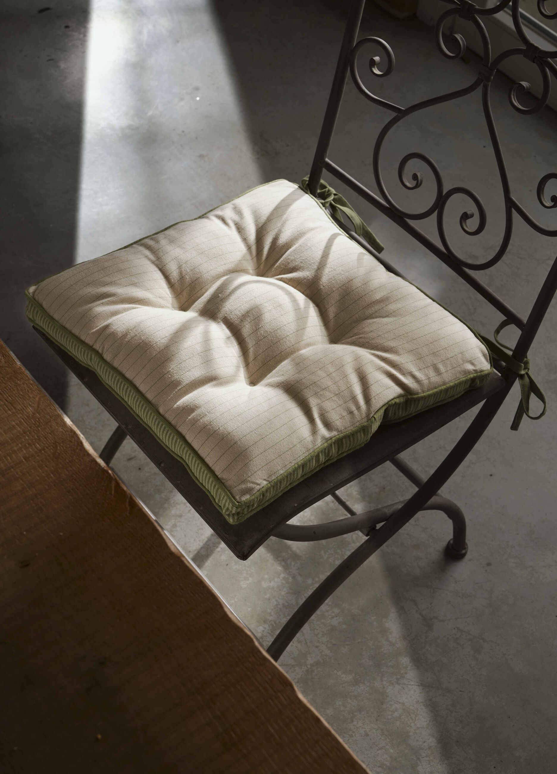 Square seat pad with stripes_0