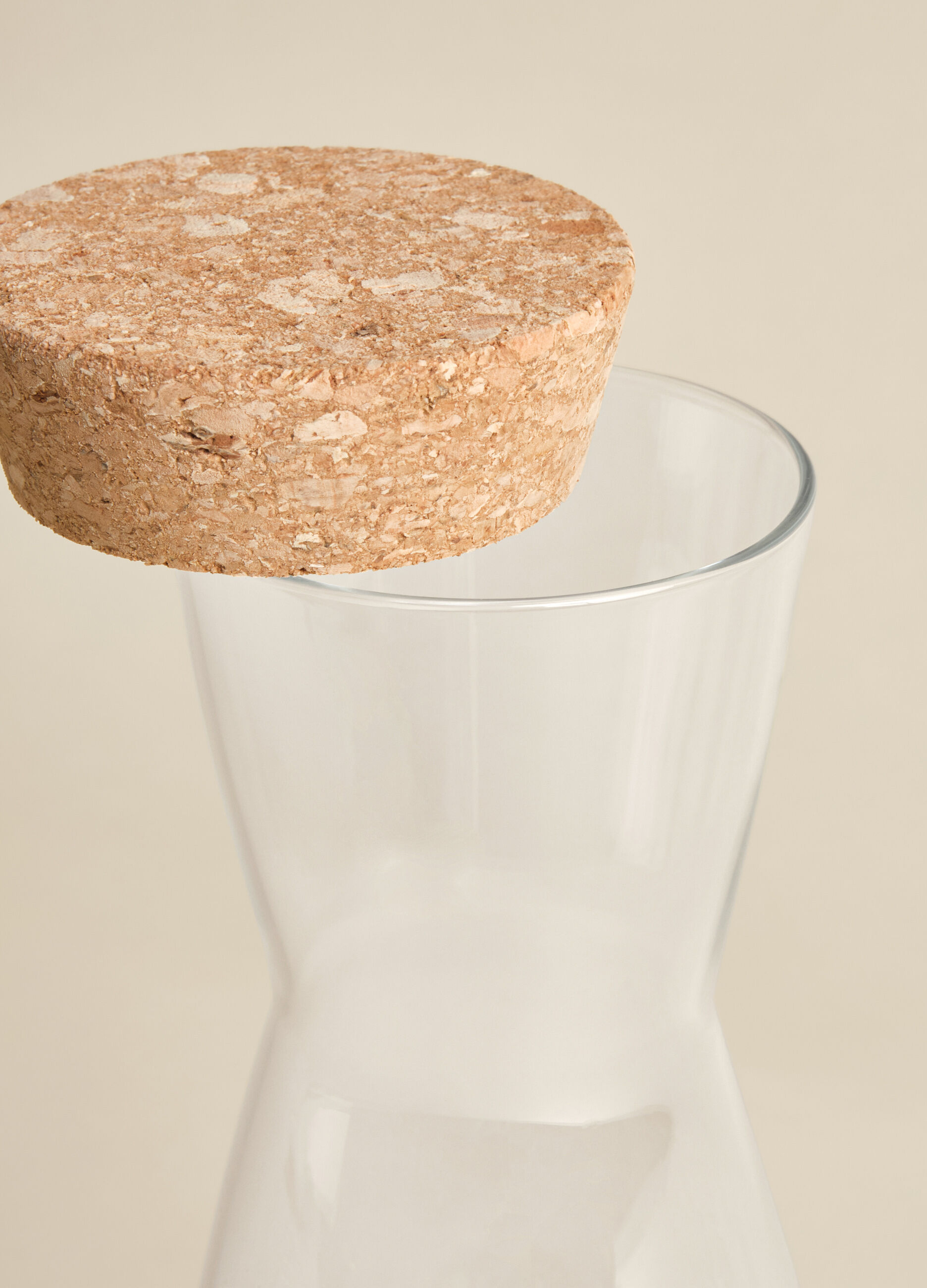 Glass carafe with cork stopper_2