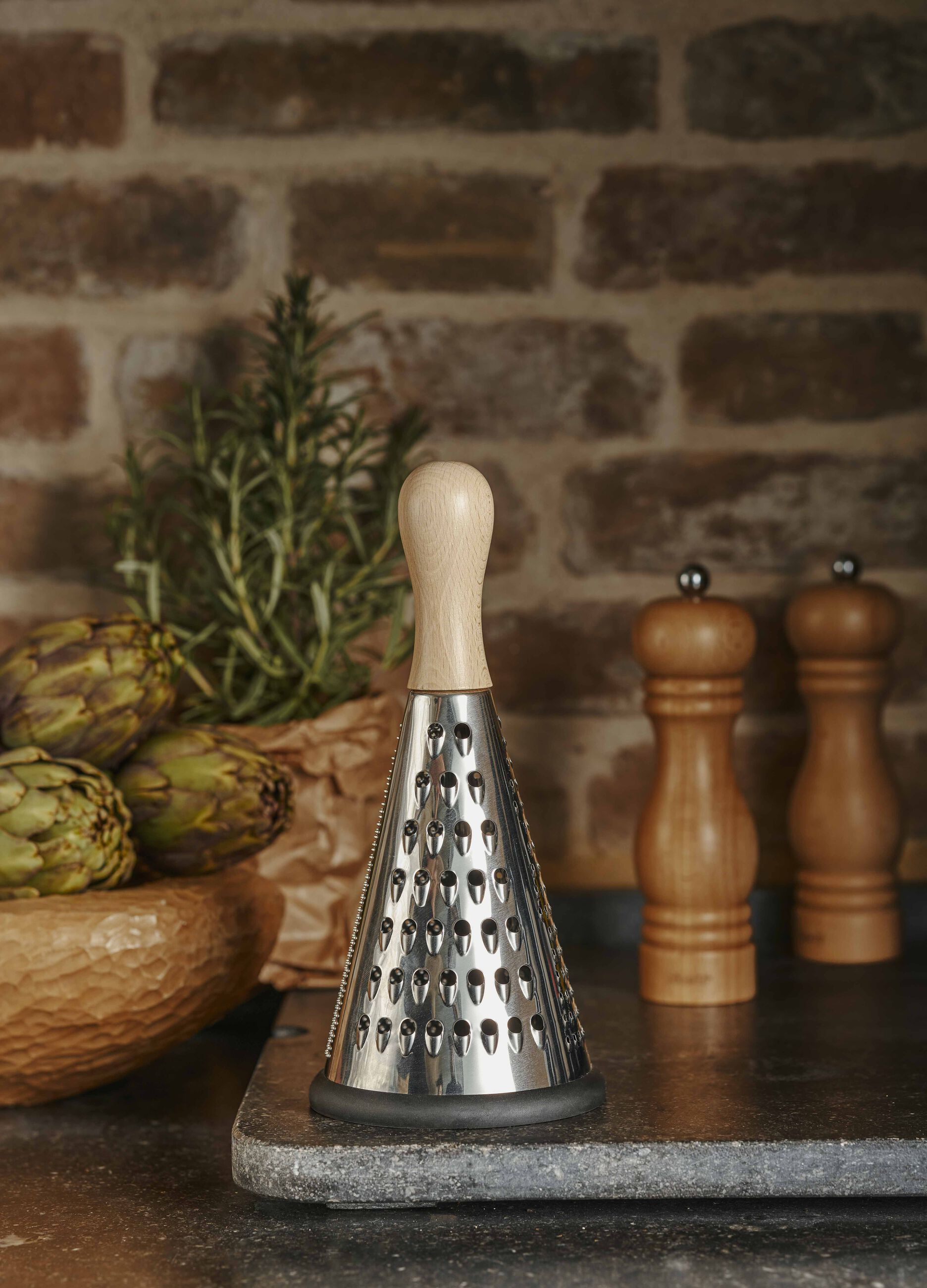 Conical grater in wood and stainless steel Made in Italy_0