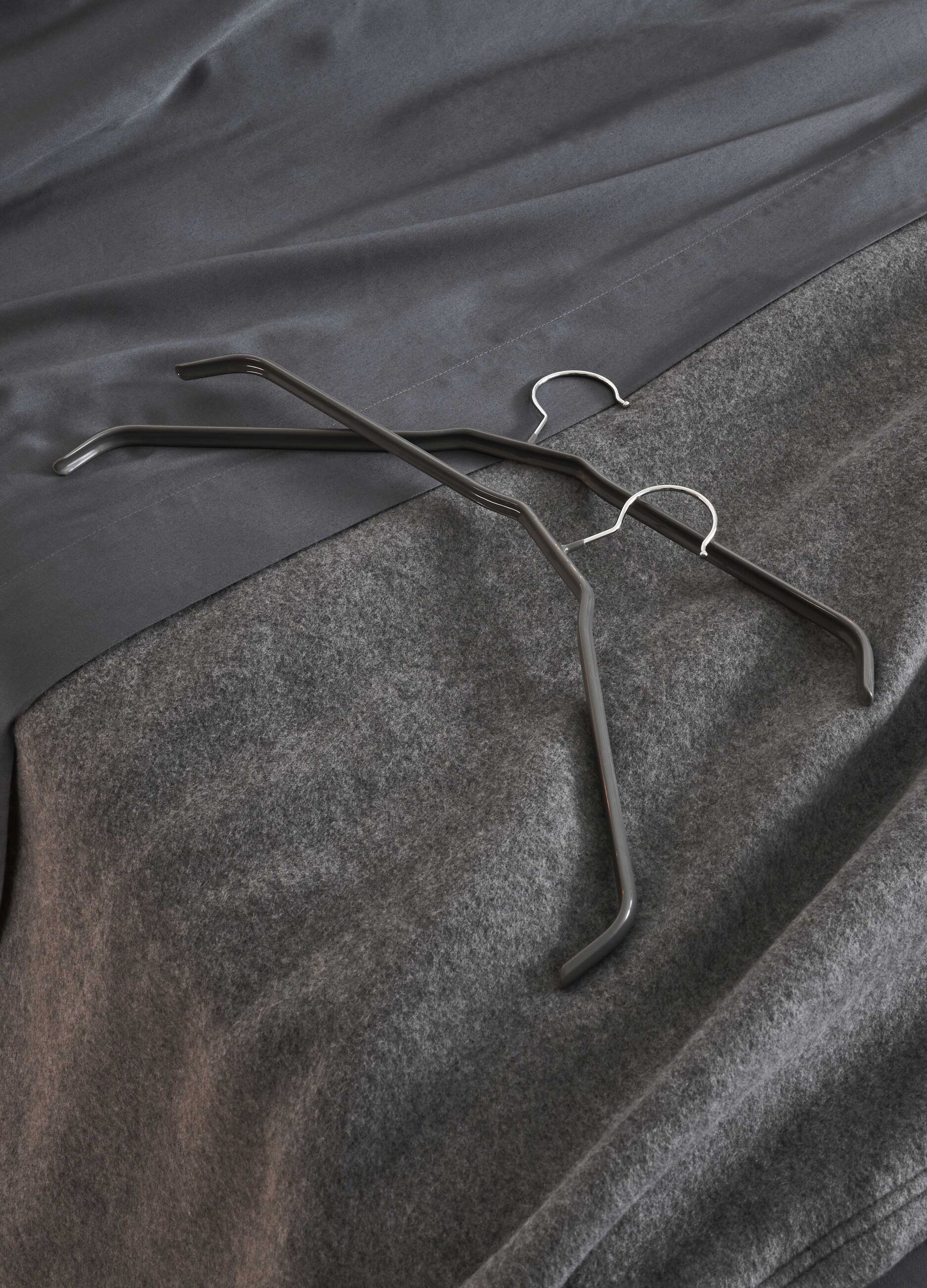 3-pack clothes hangers in steel_0