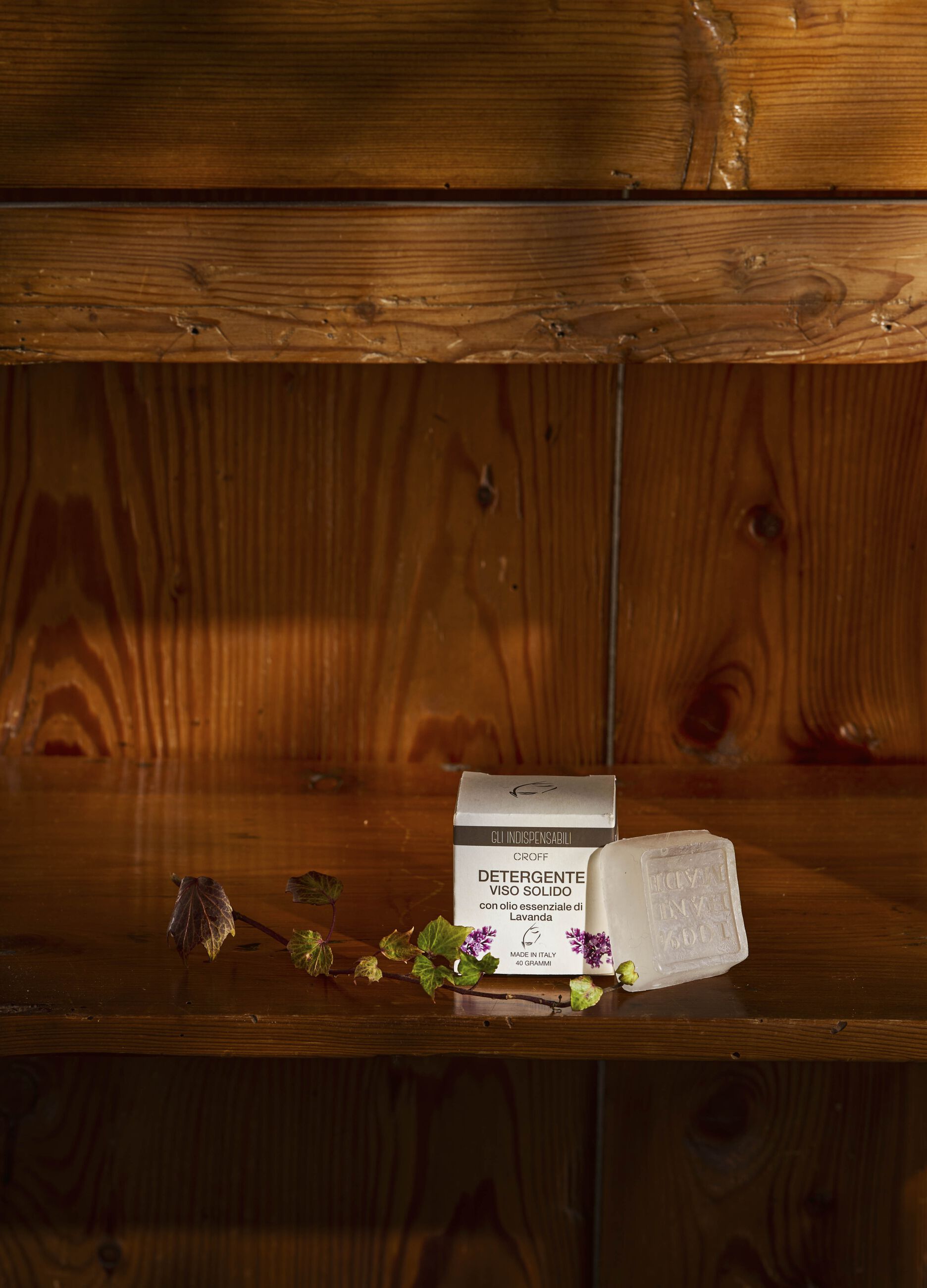 Facial cleanser with lavender essential oil_0