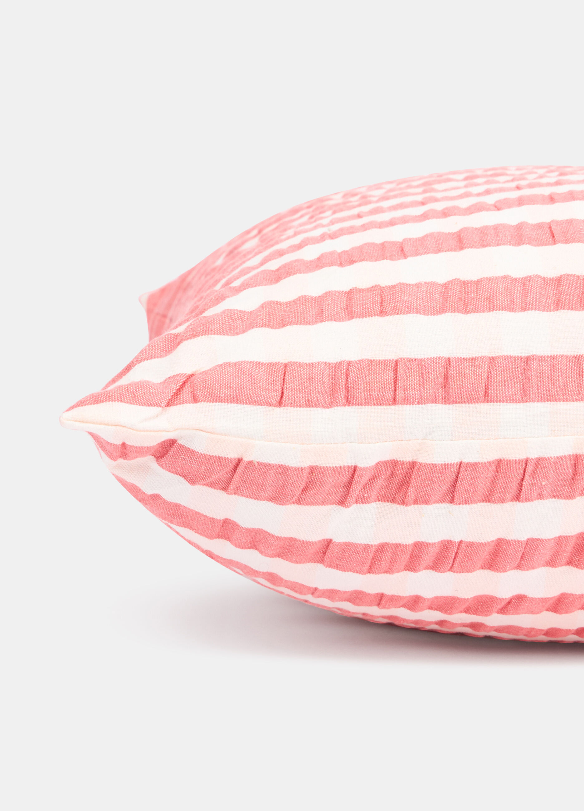 Padded seersucker cushion with stripes_1